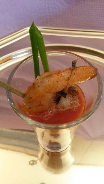 Канапе гаспачо с королевской креветкой Канапе гаспачо с королевской креветкой