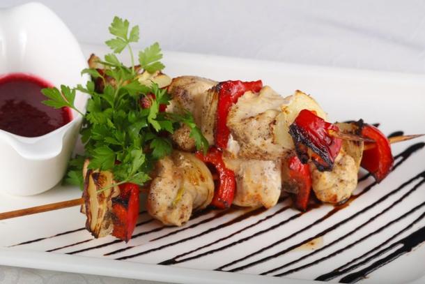 Шашлык из курицы с овощами гриль Шашлык из курицы с овощами гриль