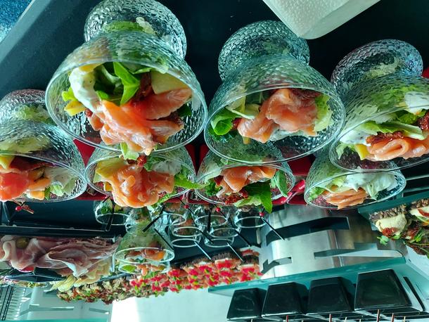 Салат с лососем терияки и кенийской фасолью в азиатском стиле Салат с лососем терияки и кенийской фасолью в азиатском стиле