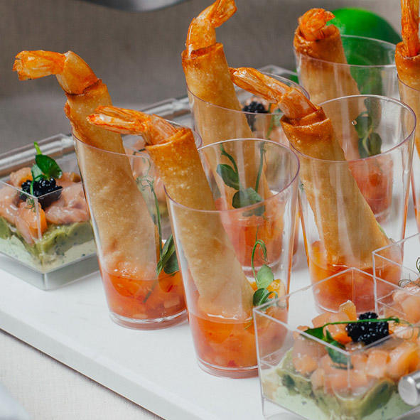 Хрустящие креветки с манго-чили сальсой Хрустящие креветки с манго-чили сальсой