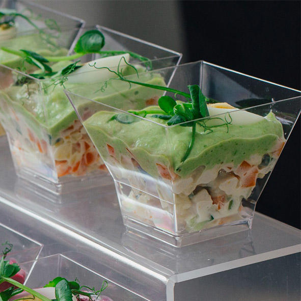 Оливье с куриной грудкой и кремом из горошка Оливье с куриной грудкой и кремом из горошка