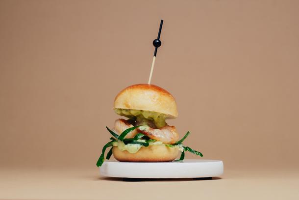 Мини бургер с креветками