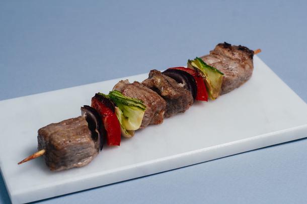 Шашлычок из свиной шейки с овощами Шашлычок из свиной шейки с овощами