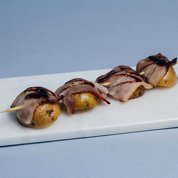 Шашлычок из мини картофеля в беконе Шашлычок из мини картофеля в беконе