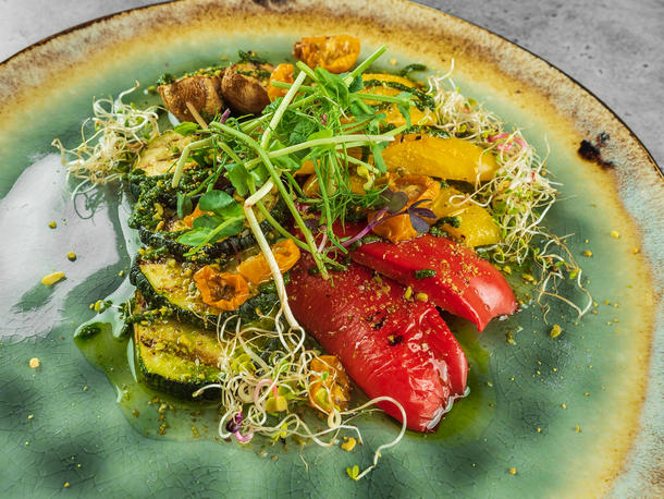 Овощи гриль (болгарский перец, кукуруза, спаржа, цуккини, брокколи и черри) со сливочным соусом Овощи гриль (болгарский перец, кукуруза, спаржа, цуккини, брокколи и черри) со сливочным соусом