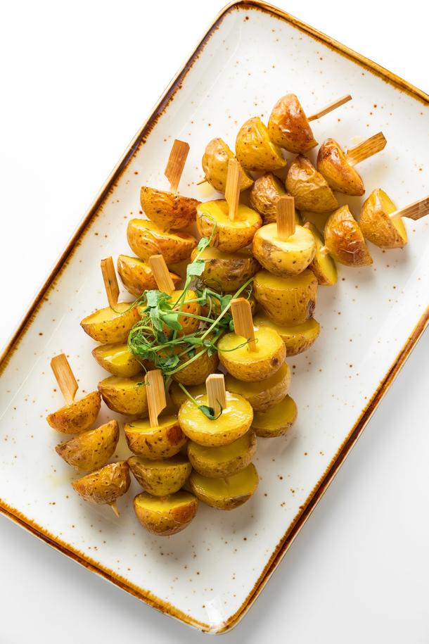 Шашлычок из беби картофеля