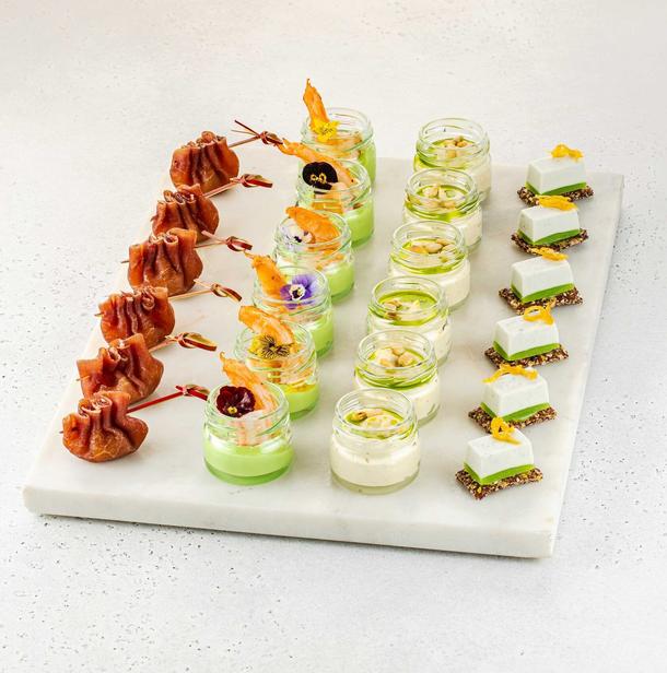 Сет винных закусок с дорблю и горгонзолой Сет винных закусок с дорблю и горгонзолой