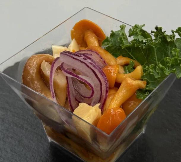 Грибы маринованные (6 шт)