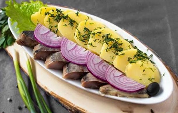 Сельдь с картофелем