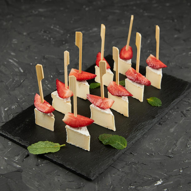 Канапе маасдам с клубникой Канапе маасдам с клубникой