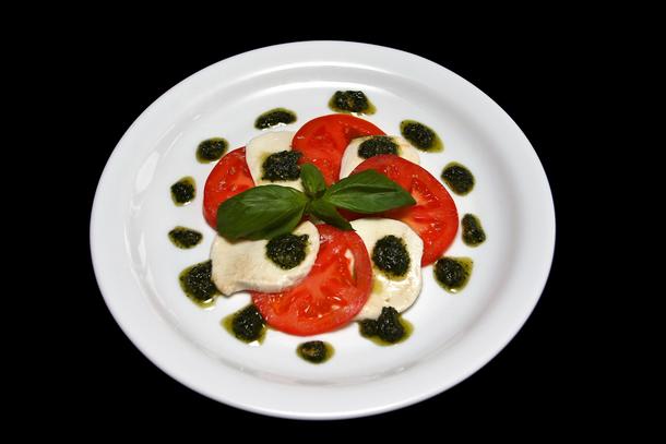 Нежный «Капрезе», закуска с утонченным вкусом Нежный «Капрезе», закуска с утонченным вкусом