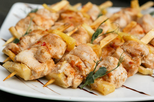 Шашлык из индейки с ананасом