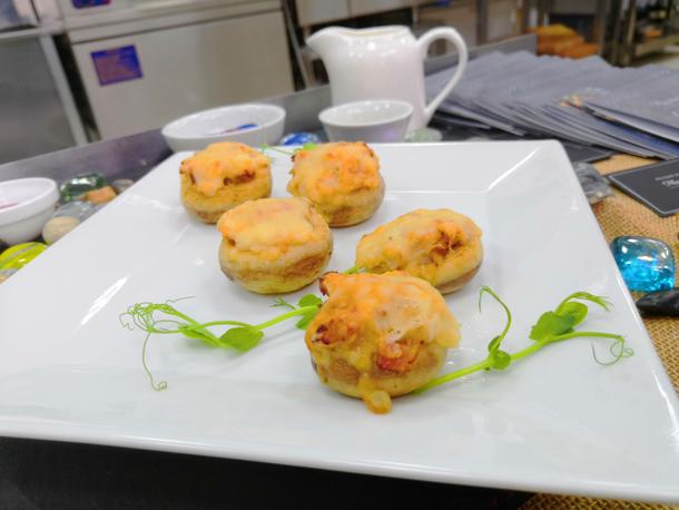 Шампиньоны, запеченные с сыром и беконом Шампиньоны, запеченные с сыром и беконом