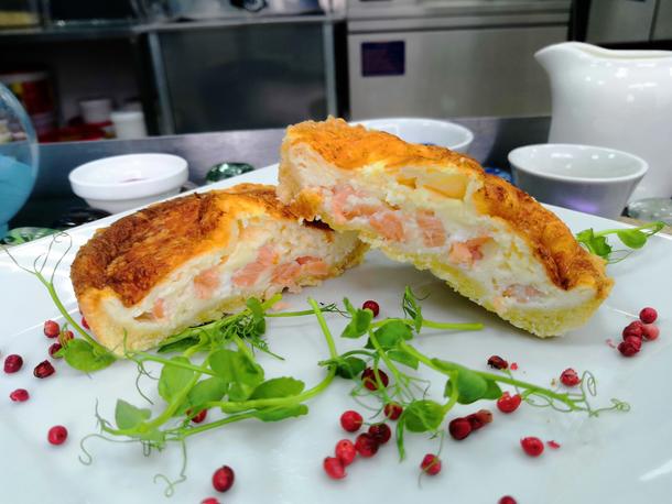 Киш лорен с рыбкой и сыром
