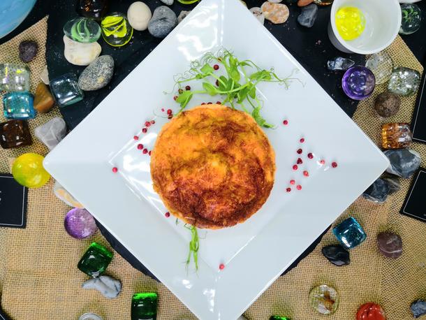 Киш с белой рыбкой и шпинатом