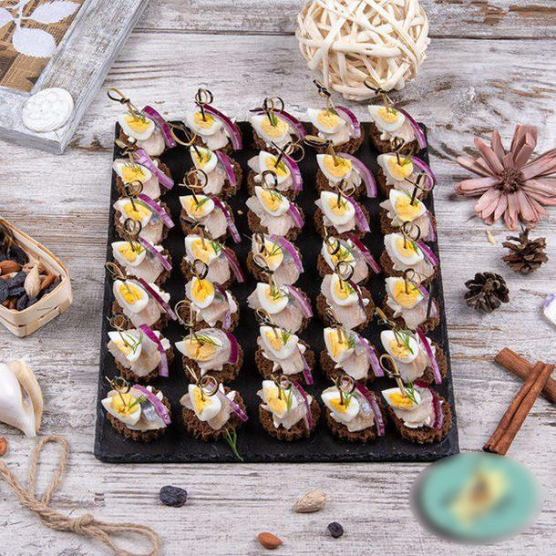 Канапе с сельдью и сливочным сыром 35 шт