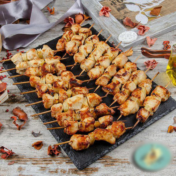 Мини-шашлычки из куриного филе с ананасом гриль 20 шт Мини-шашлычки из куриного филе с ананасом гриль 20 шт