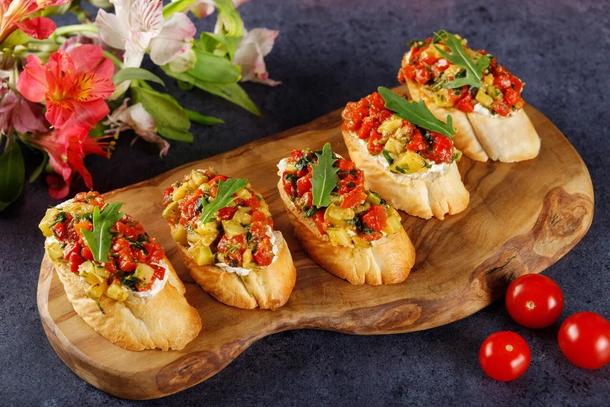 Брускетта с печеными овощами