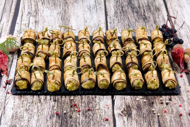 Рулетики баклажаны с сыром 40 шт. Рулетики баклажаны с сыром 40 шт.