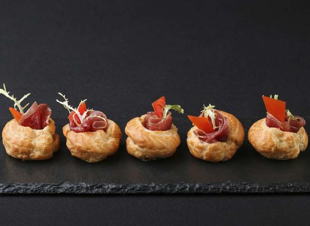 Профитроли с ростбифом Профитроли с ростбифом