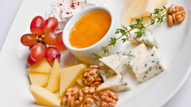 Коллекция Европейский сыров с виноградом и медовым муссом