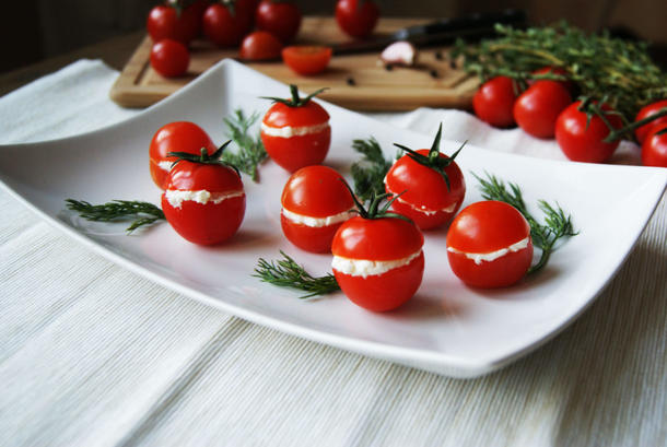 Черри с муссом из лосося