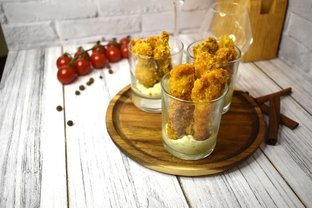 Куриные стрипсы с соусом "Блю-чиз" Куриные стрипсы с соусом "Блю-чиз"