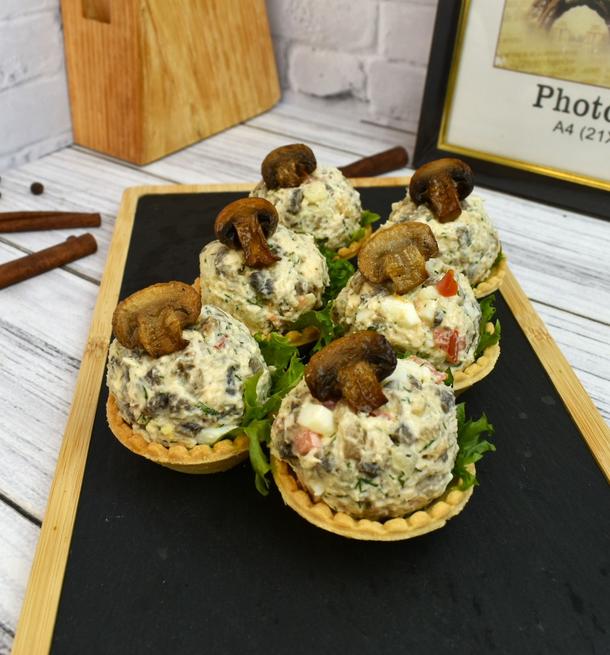 Тарталетка с курицей и грибами