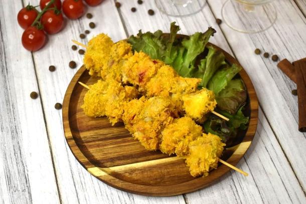 Шашлычок из судака с овощами в хрустящем кляре Шашлычок из судака с овощами в хрустящем кляре