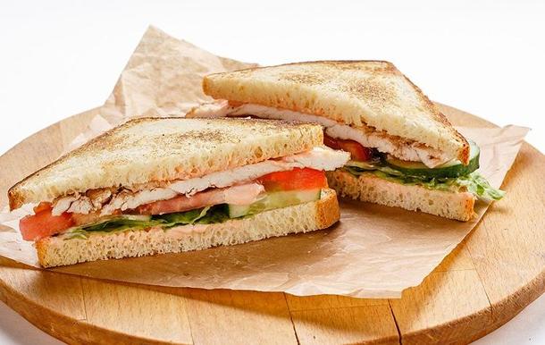 Мини-сэндвич с хумусом и овощами (В)
