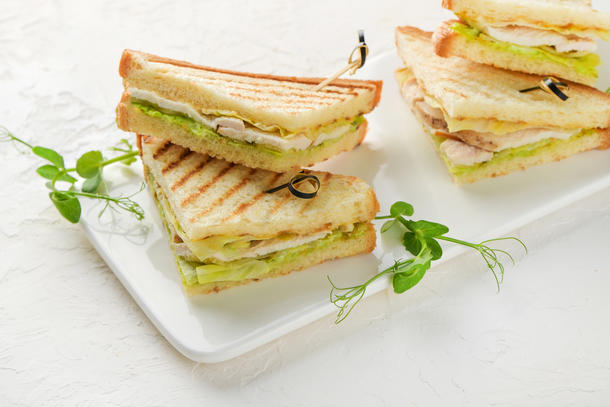 Мини Сендвич с куриным филе и гуакомоле Мини Сендвич с куриным филе и гуакомоле