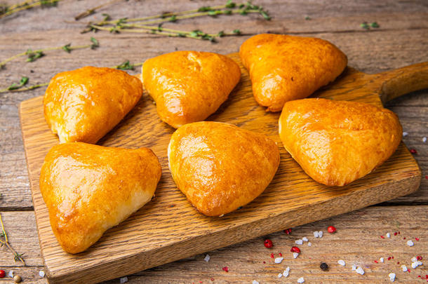 Мини-пирожки с капустой