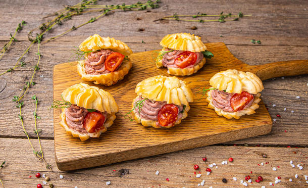 Профитроли с нежным куриным паштетом