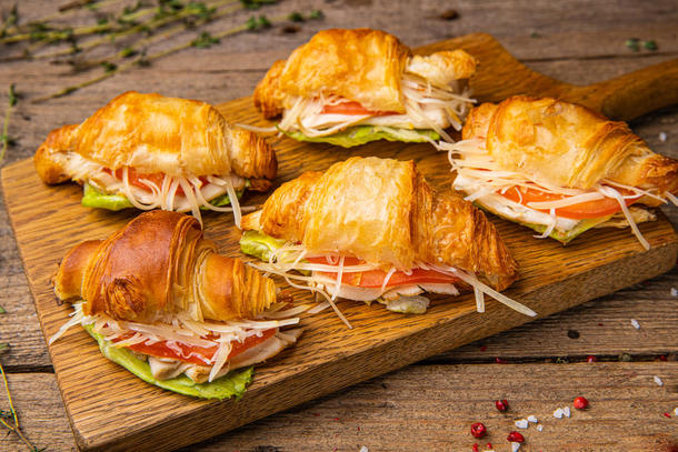 Мини круассан с курицей Мини круассан с курицей