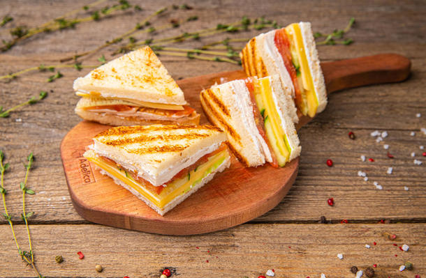 Мини-сэндвич с курицей Мини-сэндвич с курицей