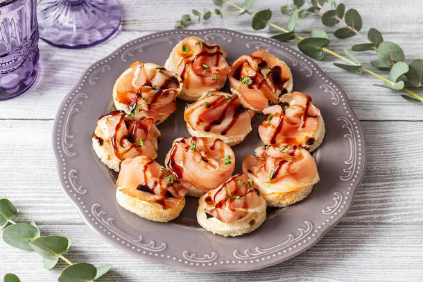 Канапе с хамоном Канапе с хамоном