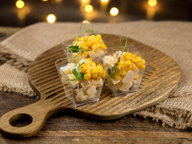 Мини салат с курицей и ананасом Мини салат с курицей и ананасом