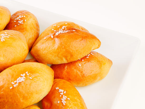 Мини пирожки с яйцом и луком