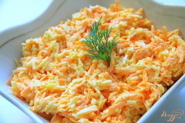 Салат из тертой моркови с яйцом