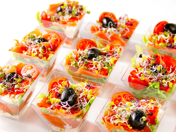 Салат микс с лососем и крем чизом. Салат микс с лососем и крем чизом.