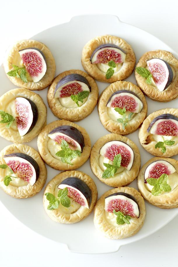 Тарталетки с Камамбером и инжиром Тарталетки с Камамбером и инжиром