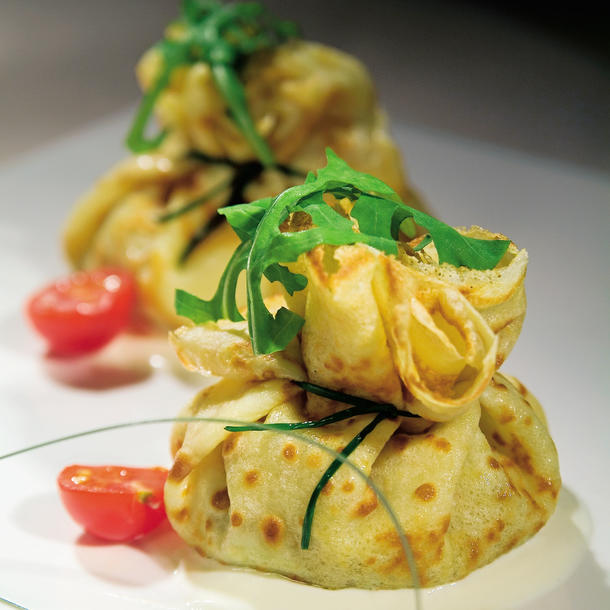 Блинчик с курицей, сливочным сыром и зеленью Блинчик с курицей, сливочным сыром и зеленью