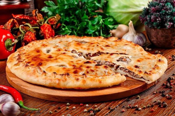 Пирог с мясом и зеленью Пирог с мясом и зеленью