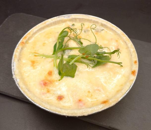 Жульен с мясом краба и пармезаном Жульен с мясом краба и пармезаном