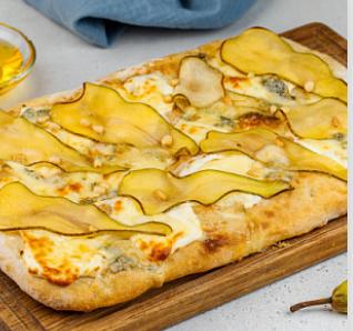 Пицца с сыром горгонзола и карамелизированной грушей