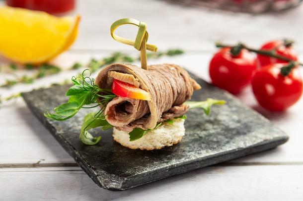 Канапе Буженина с розмарином от шефа