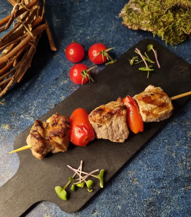 Шашлычок из свинины с овощами гриль Шашлычок из свинины с овощами гриль