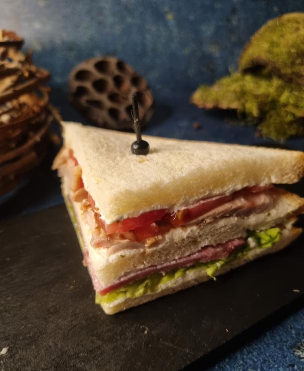 Клаб сендвич с лососем