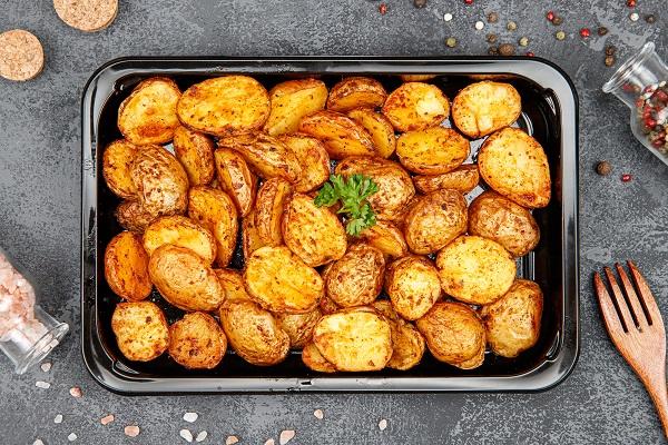 Запеченный мини картофель с паприкой Запеченный мини картофель с паприкой