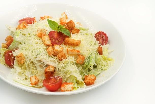Салат "Цезарь" с куриной грудкой Салат "Цезарь" с куриной грудкой